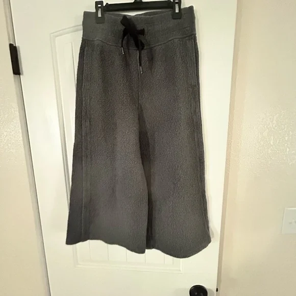 Lululemon Retreat Yourself Cropped Heathered Grey Pants Size 4 - Picture 4 of 9